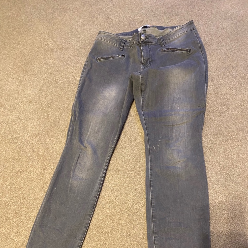 Cabi gray skinny zipper pocket jeans